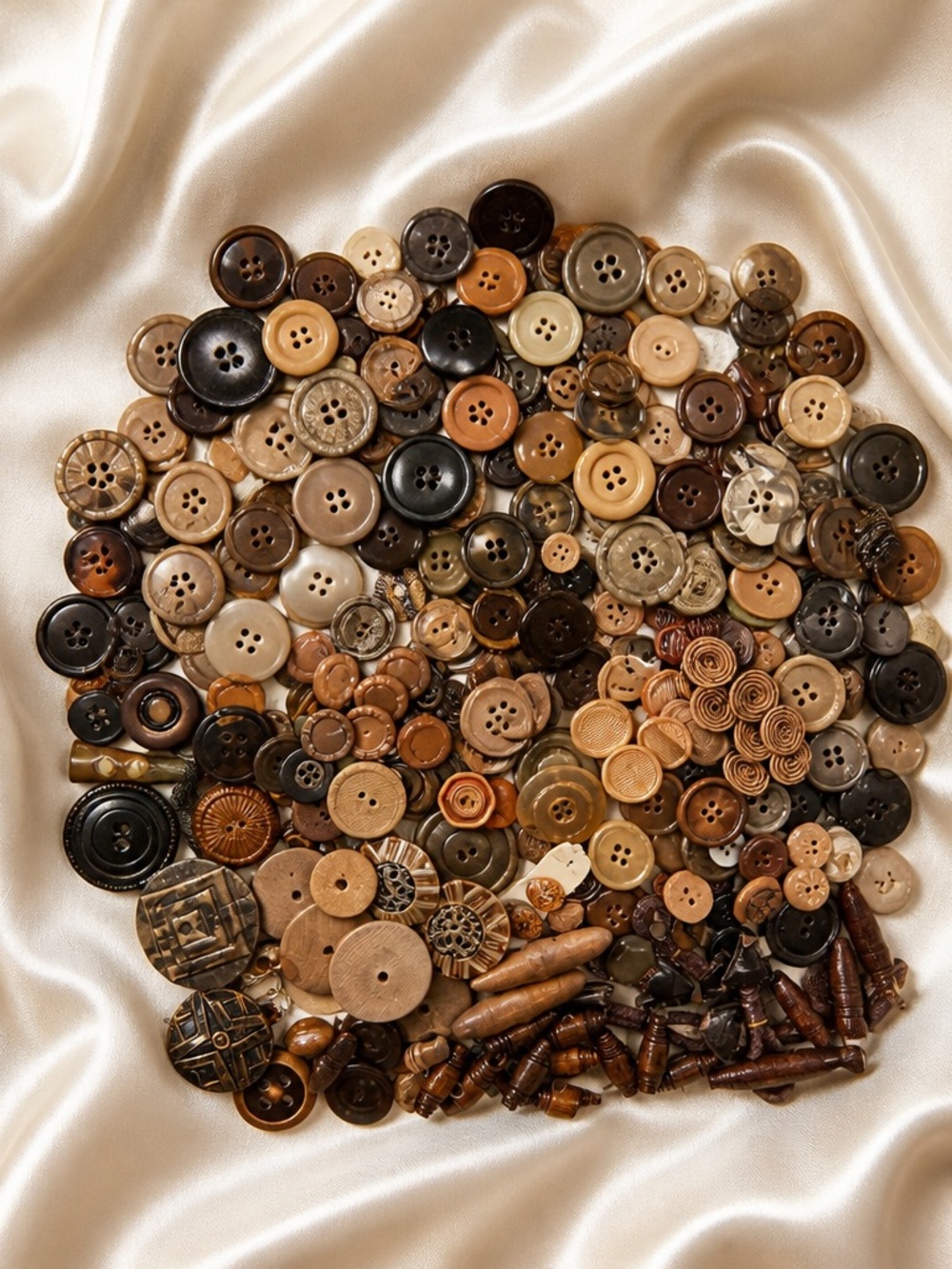 Lot of Vintage Sewing Buttons 1.6#